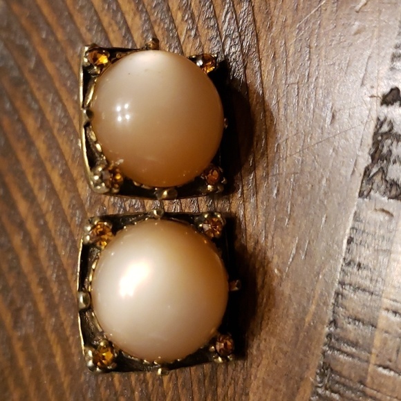 Vintage peach cabochon and gold rhinestone screw back earrings - Picture 4 of 6